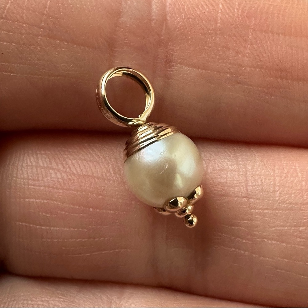 14k Solid Gold Pearl Pendant Charm - Picture 3 of 10